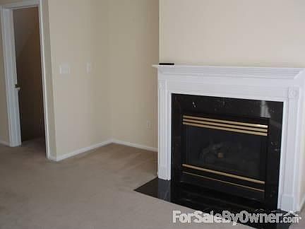 Notice area to left of FP
						:
						ideal place for bookcase or stereo