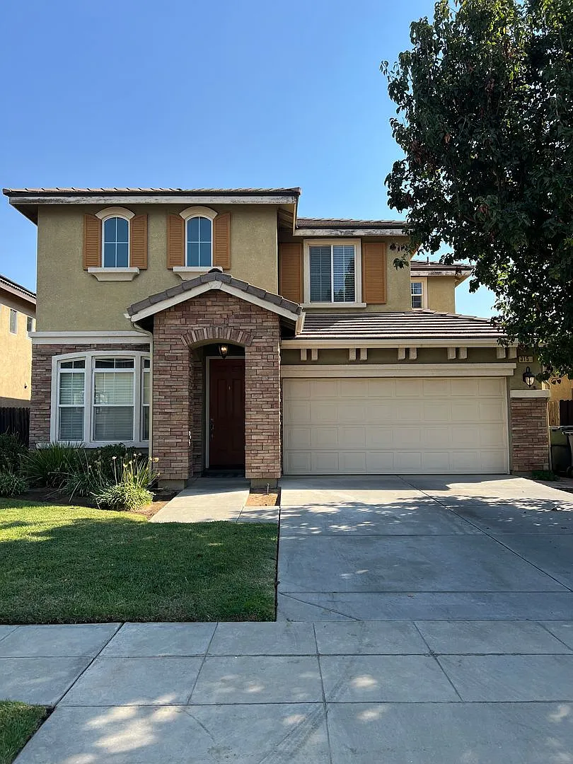 Memory updated Here's a customized marketing description for your rental property: Spacious Home ... — Photo 2