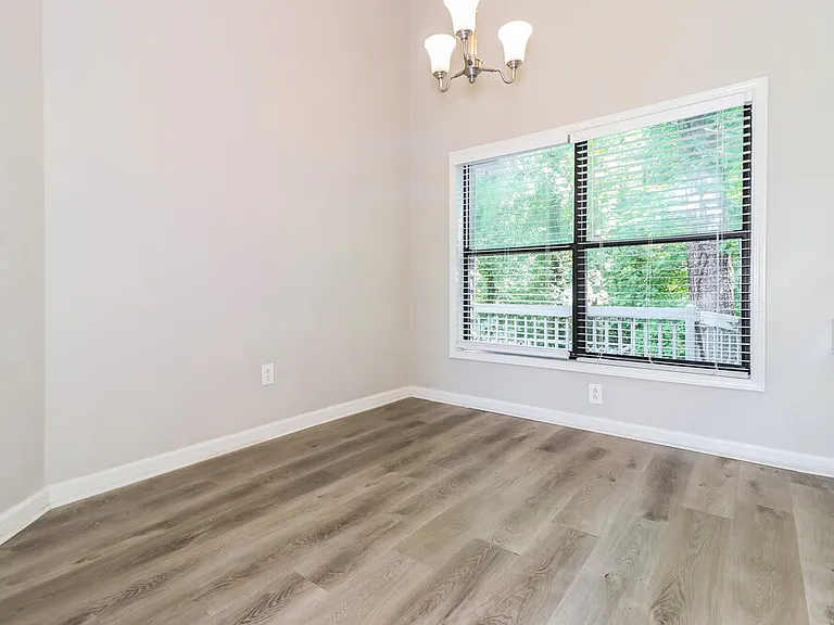 3684 Linwood Way — Photo 6