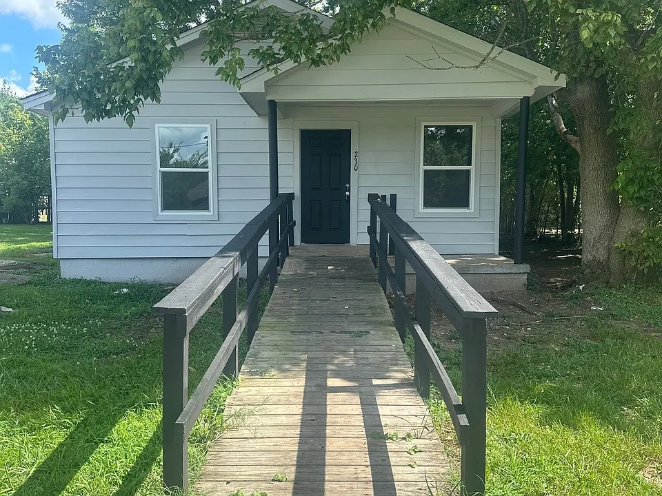 230 W Thomas St