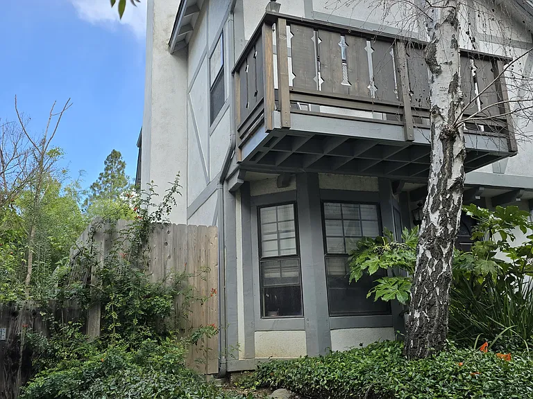 1645 Laurel Ave — Photo 4