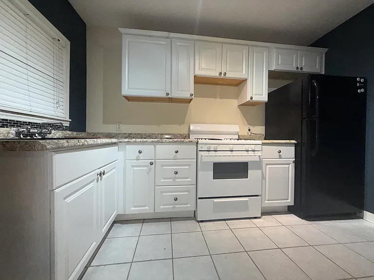 709 W 26th St #5 — Photo 11