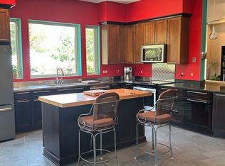 9211 Ox Rd, Lorton, VA 22079