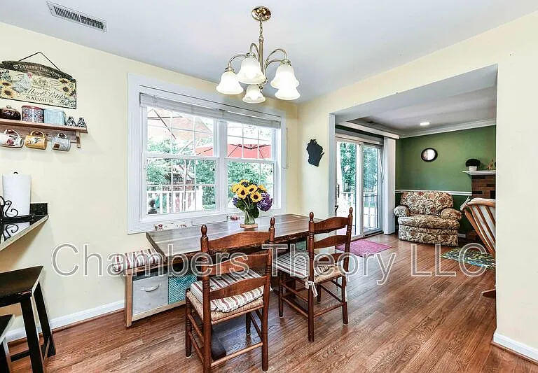 123 S Dickenson Ave — Photo 16