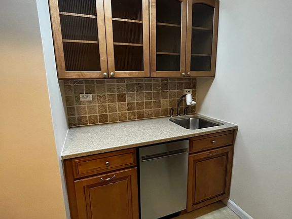 4th image of 165 W 66th St APT 15
