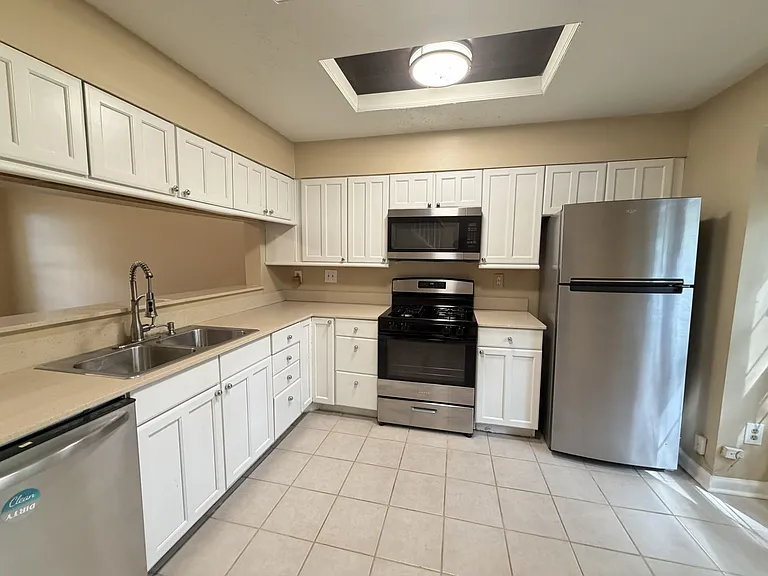 208 Wedgewood Way — Photo 4