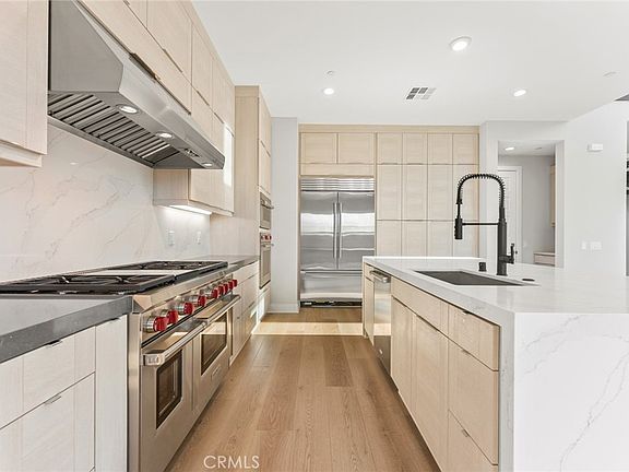 4th image of 209 Stage