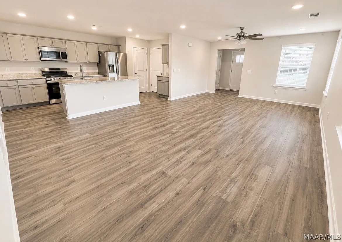3 bed, 2.0 bath, 1461 sqft, $2,050 — Photo 4
