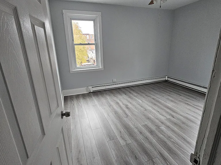 512 Lamberton St — Photo 4