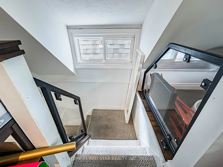 144 Bold St #UPPER — Photo 32