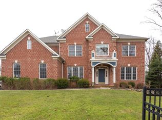 1607 Chathams Ford Pl, Vienna, VA 22182