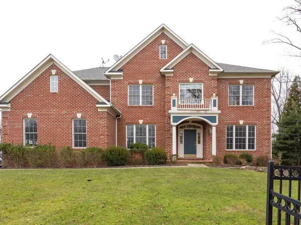 1607 Chathams Ford Pl, Vienna, VA 22182