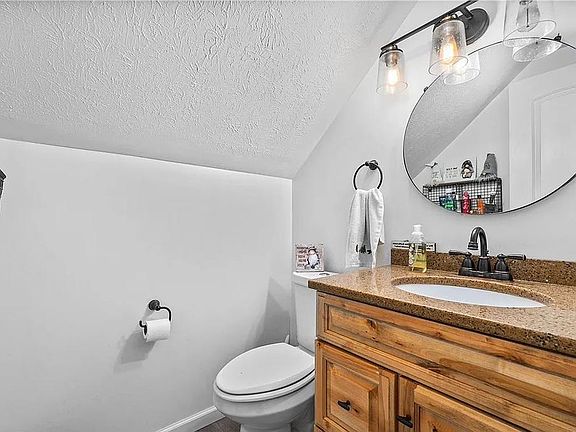 3rd image of 102 Potomac Dr #2