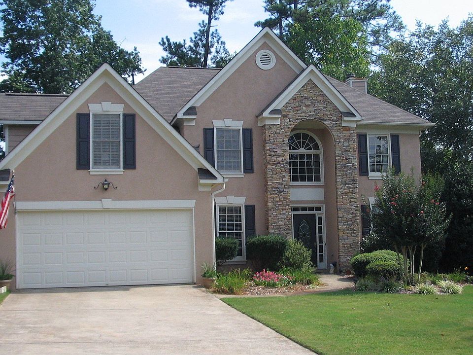 View from street - situated on a flat lot.