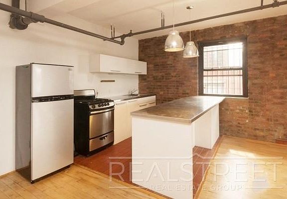 5th image of 337 Kent Ave APT 3G