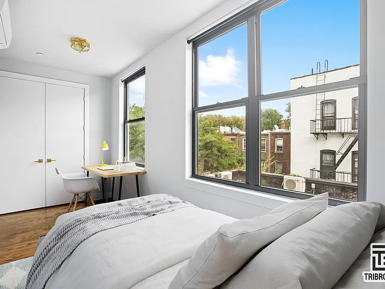 489 Washington Ave #1R — Photo 8