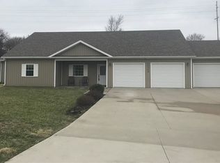 10264 Apple Dr, Saint Joseph, MO 64505
