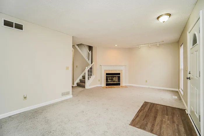 1449 Pepper Ln — Photo 6