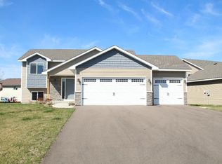 518 Moline Loop NW, Isanti, MN 55040