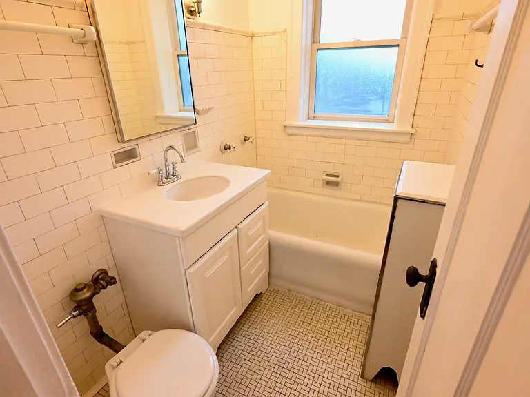 2421 W Ardmore Ave #1 — Photo 9