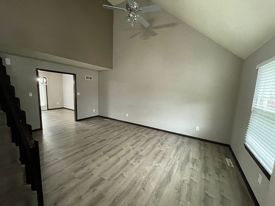 1st image of 607 SE Bayberry Ln APT B