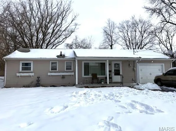 112 Colony Dr, Belleville, IL 62221