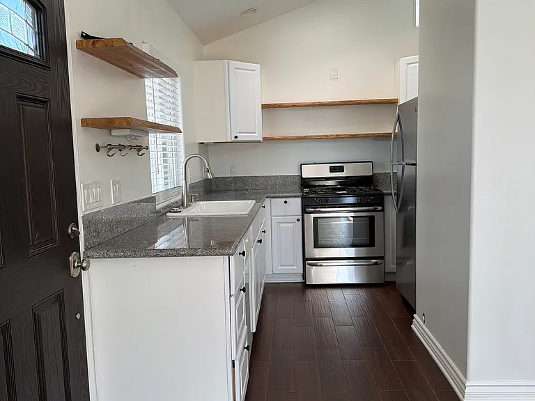 8401 Sunrise Ave — Photo 5