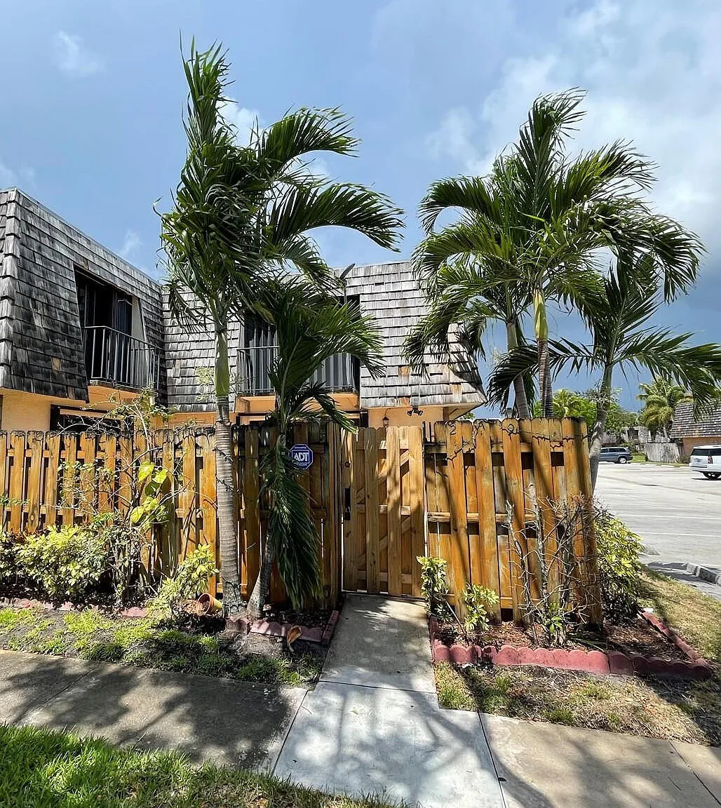 2 bed, 2.0 bath, 1232 sqft, $2,500 — Photo 1