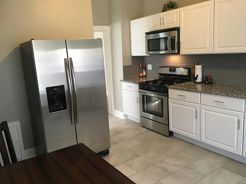 1 bed, 900 sqft, $975 — Photo 2