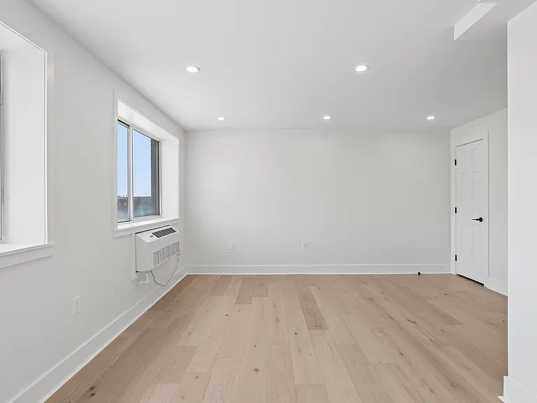 10210 Queens Blvd #401 — Photo 5