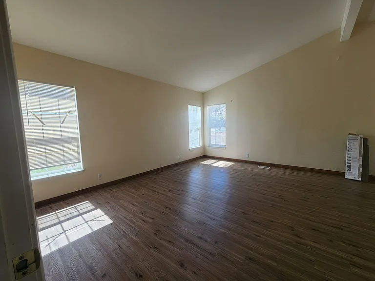 1843 Keyes Rd — Photo 11