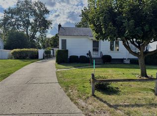 304 S Lemen St, Fenton, MI 48430