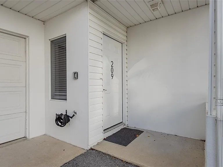 320 Island Way #209 — Photo 6