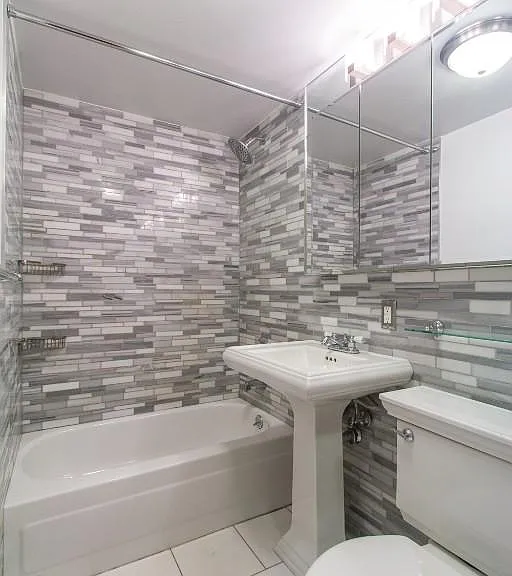 239 W 14th St #3 — Photo 4