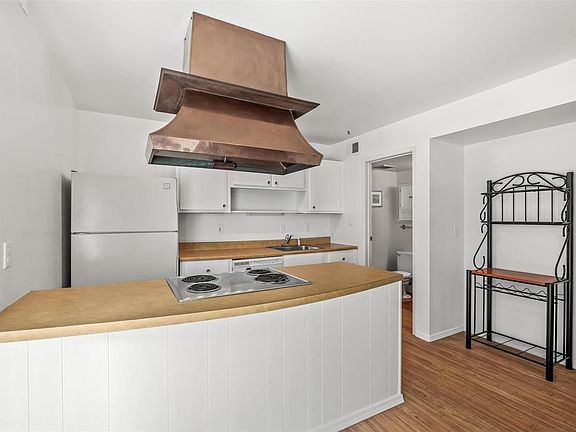 4th image of 4215 Carrollton Dr