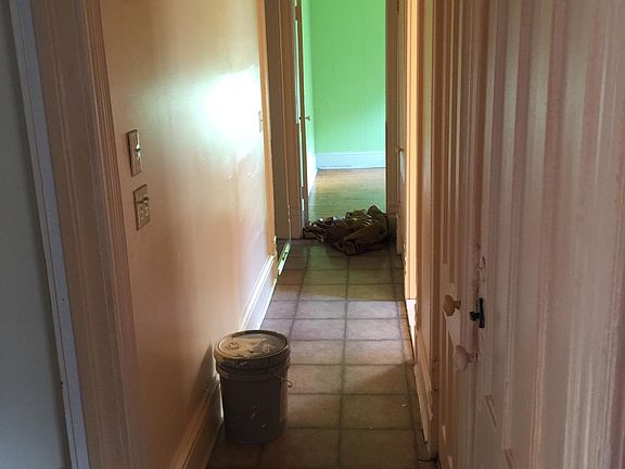 3rd image of 204 W Beard Ave #2