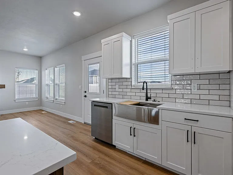 529 S Cutler Ave — Photo 5
