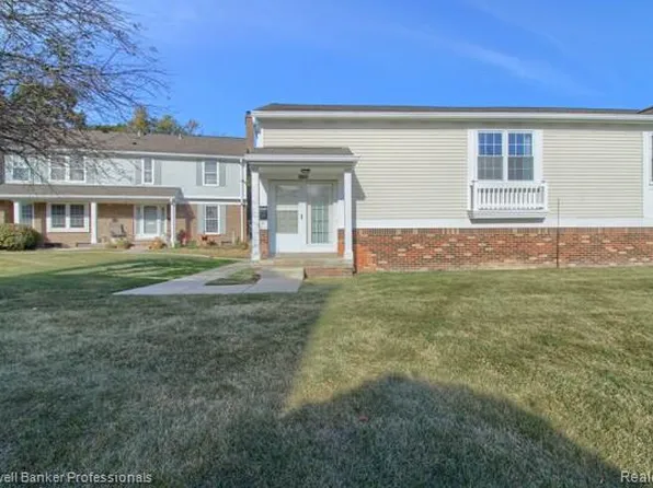 41796 Broquet Dr, Northville, MI 48167