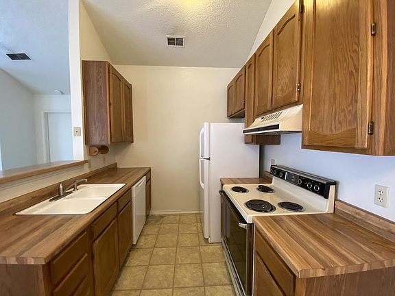 4th image of 5211 Canyon Creek Dr #2B-2BA-928SQFT