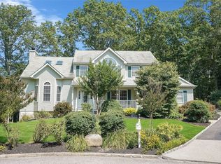 32 4th Ave, Rocky Point, NY 11778