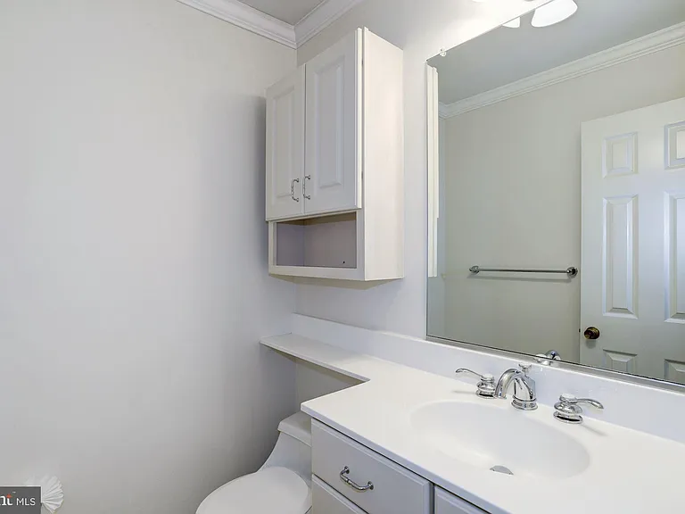 9012 Penn Manor Ct — Photo 17