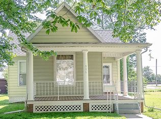 906 N Hickory St, Champaign, IL 61820