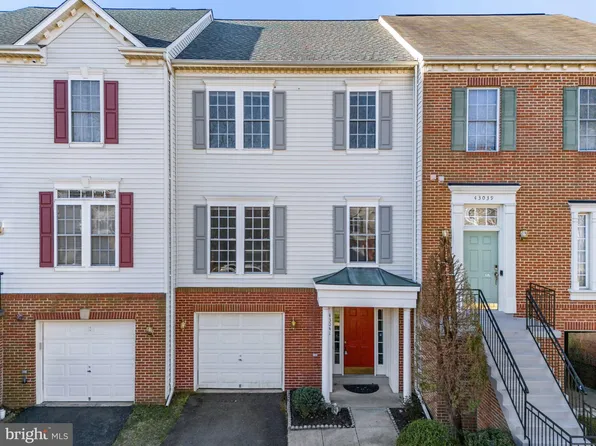 43041 Golf View Dr, Chantilly, VA 20152