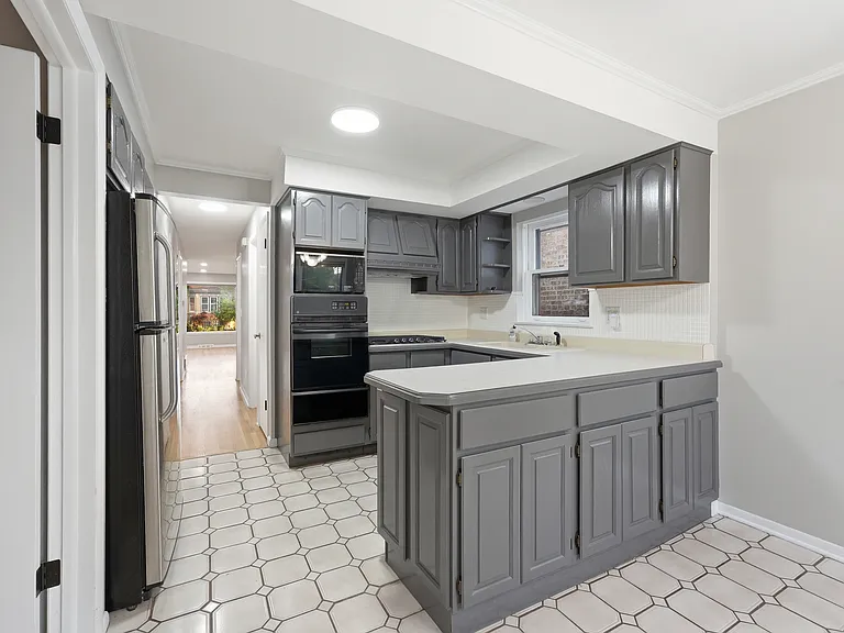 5906 Capulina Ave — Photo 17
