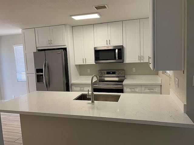 1st image of 520 W Hononegh Dr Unit 4