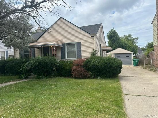 14725 Juliana Ave, Eastpointe, MI 48021