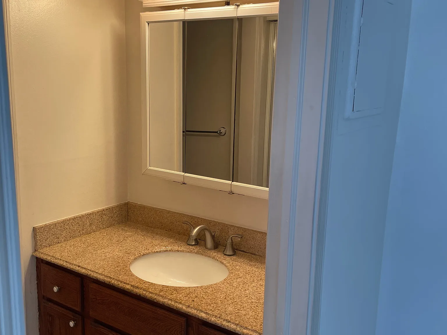 Studio, 700 sqft, $750 — Photo 2