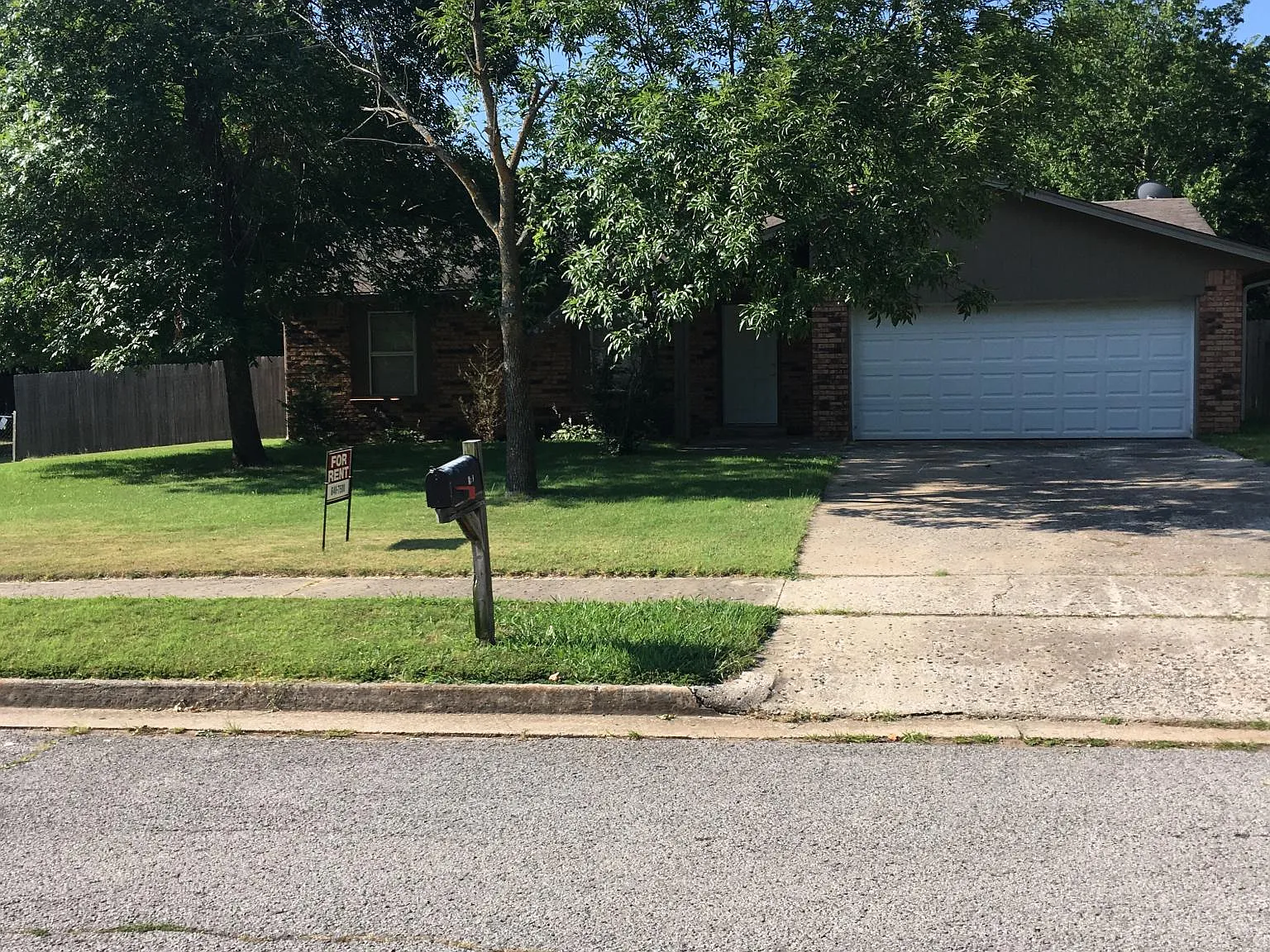 513 E Waco Street — Photo 1