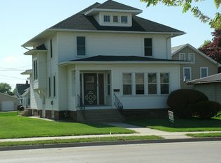 102 1st St S, Farley, IA 52046
