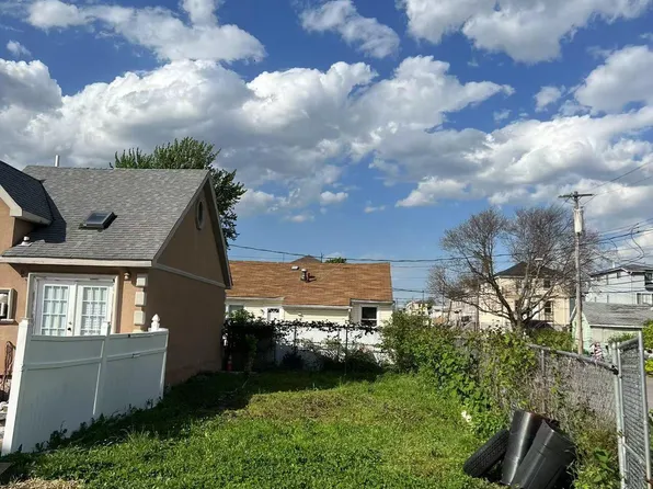 237 Freeborn St, Staten Island, NY 10306